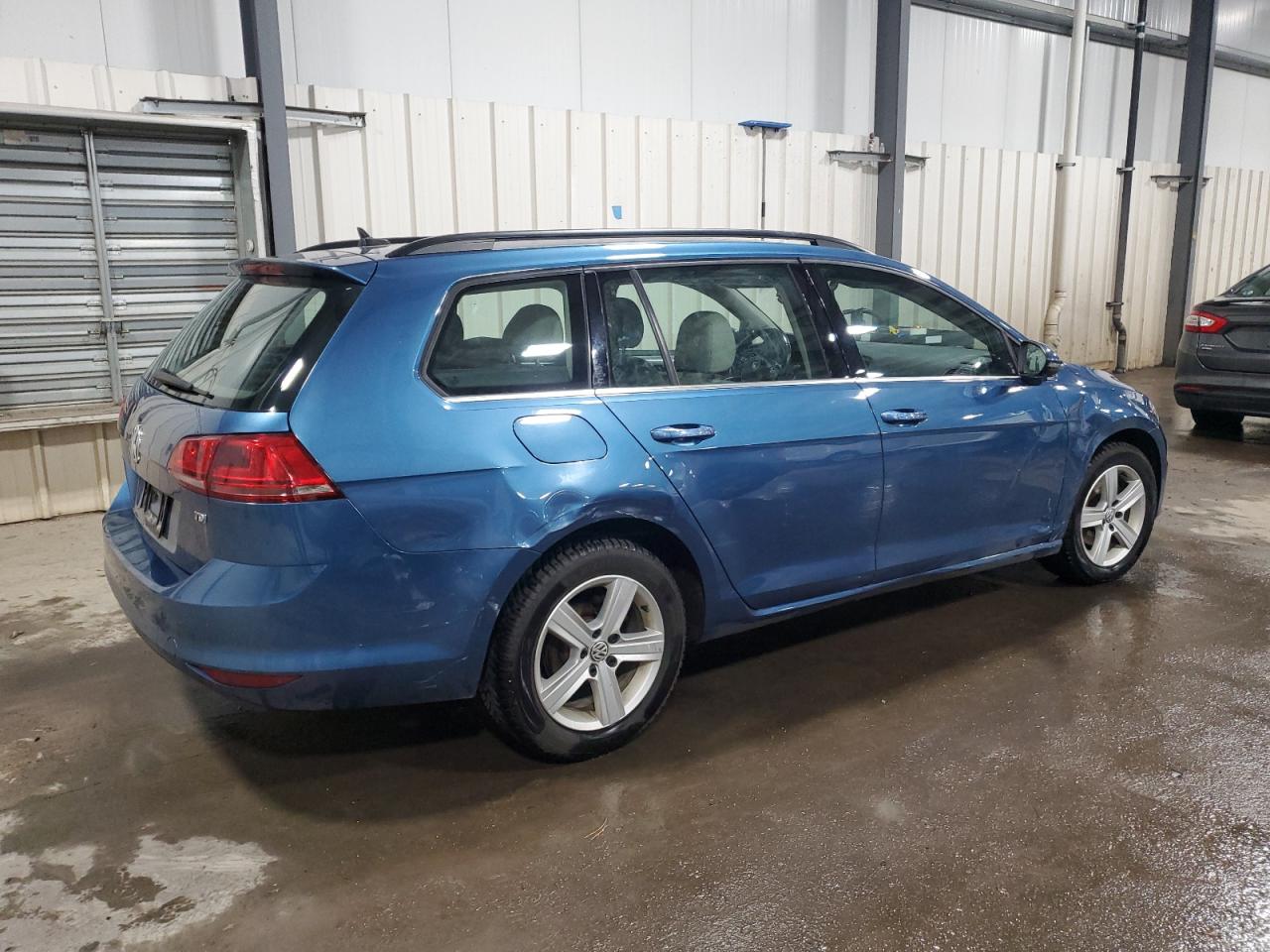 2015 Volkswagen Golf - Image 3