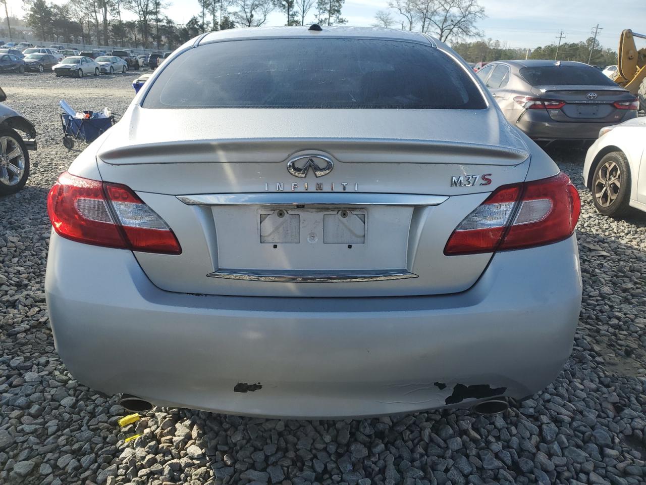 2011 Infiniti M - Image 6
