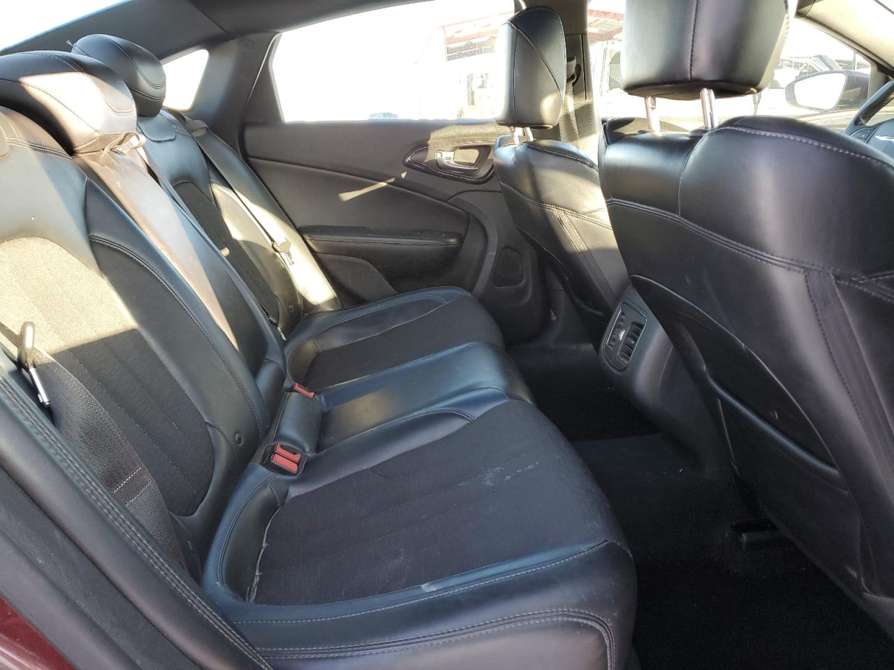 2015 Chrysler 200 - Image 10