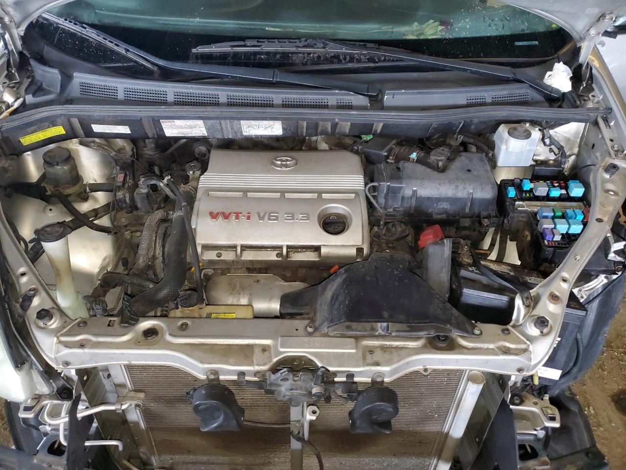 2004 Toyota Sienna - Image 12