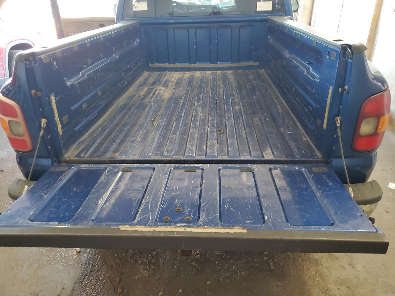 2003 Chevrolet Silverado - Image 10