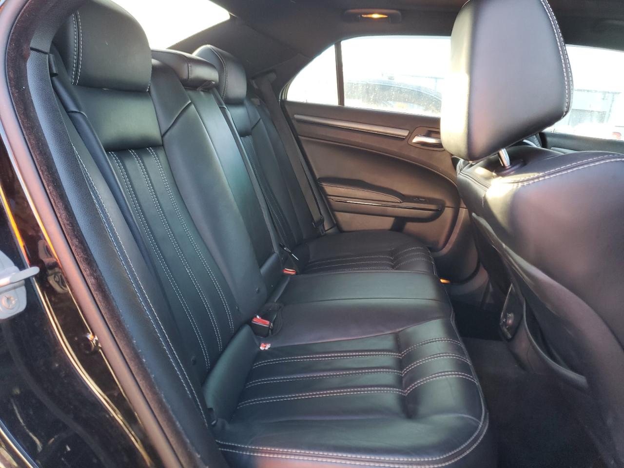 2014 Chrysler 300 - Image 10