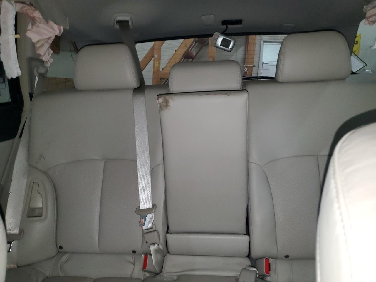 2014 Subaru Outback - Image 10