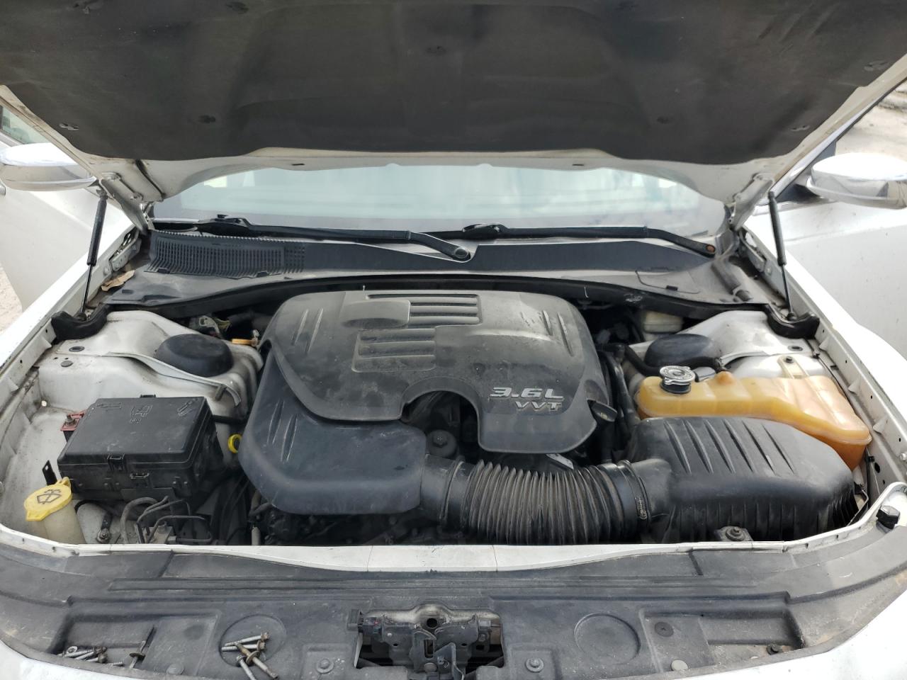 2011 Chrysler 300 - Image 11