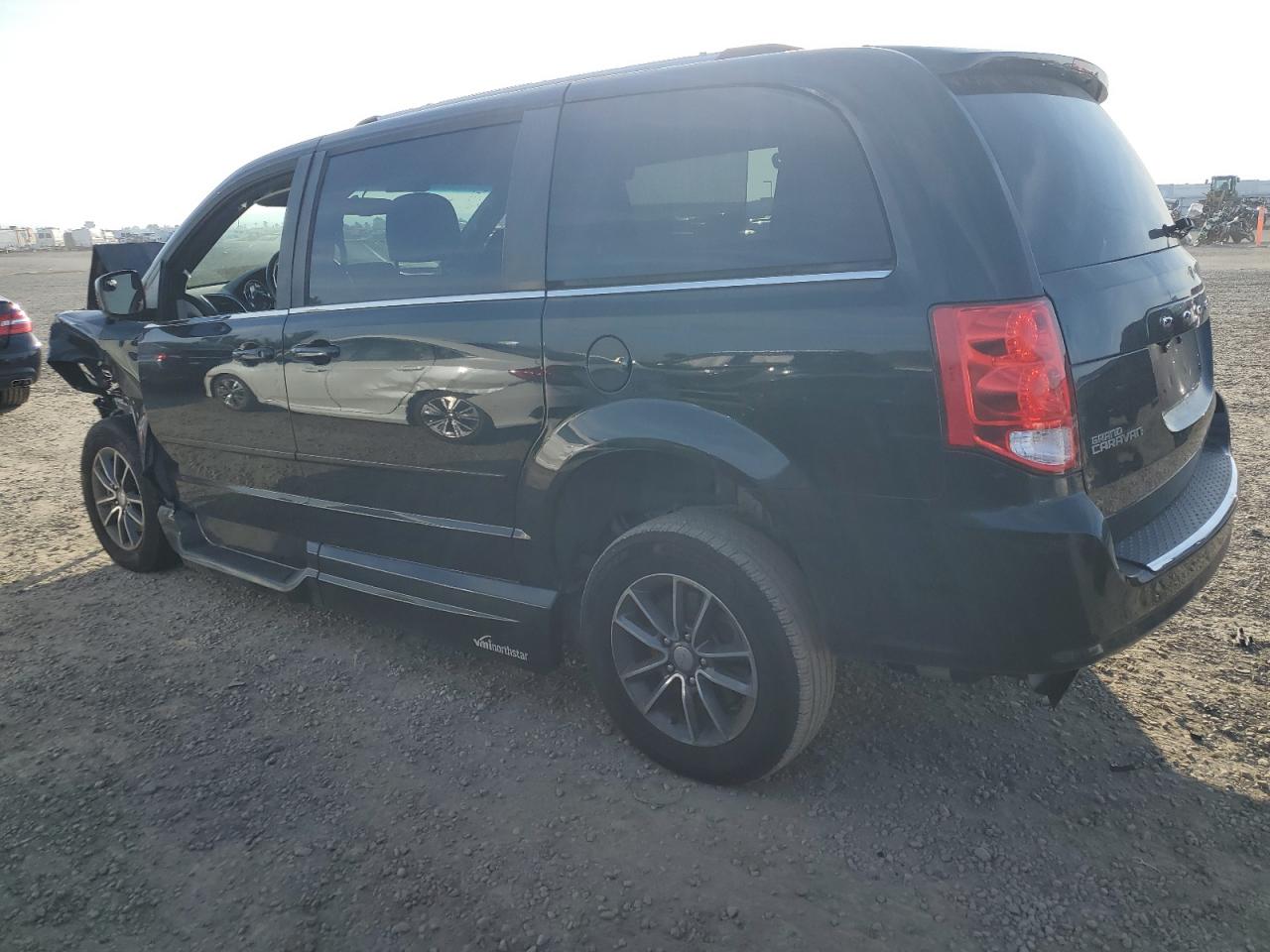 2017 Dodge Caravan - Image 2