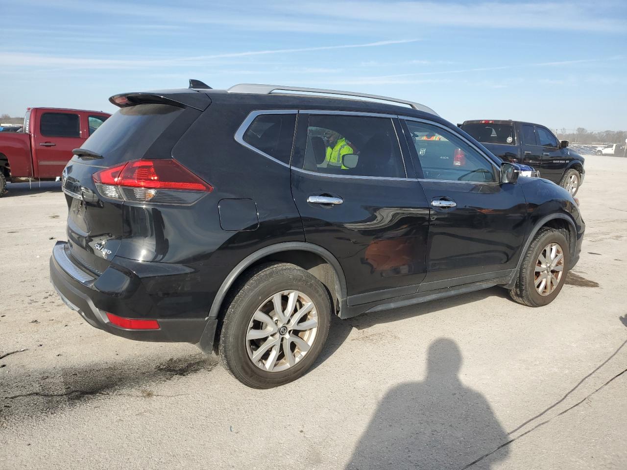 2018 Nissan Rogue - Image 3