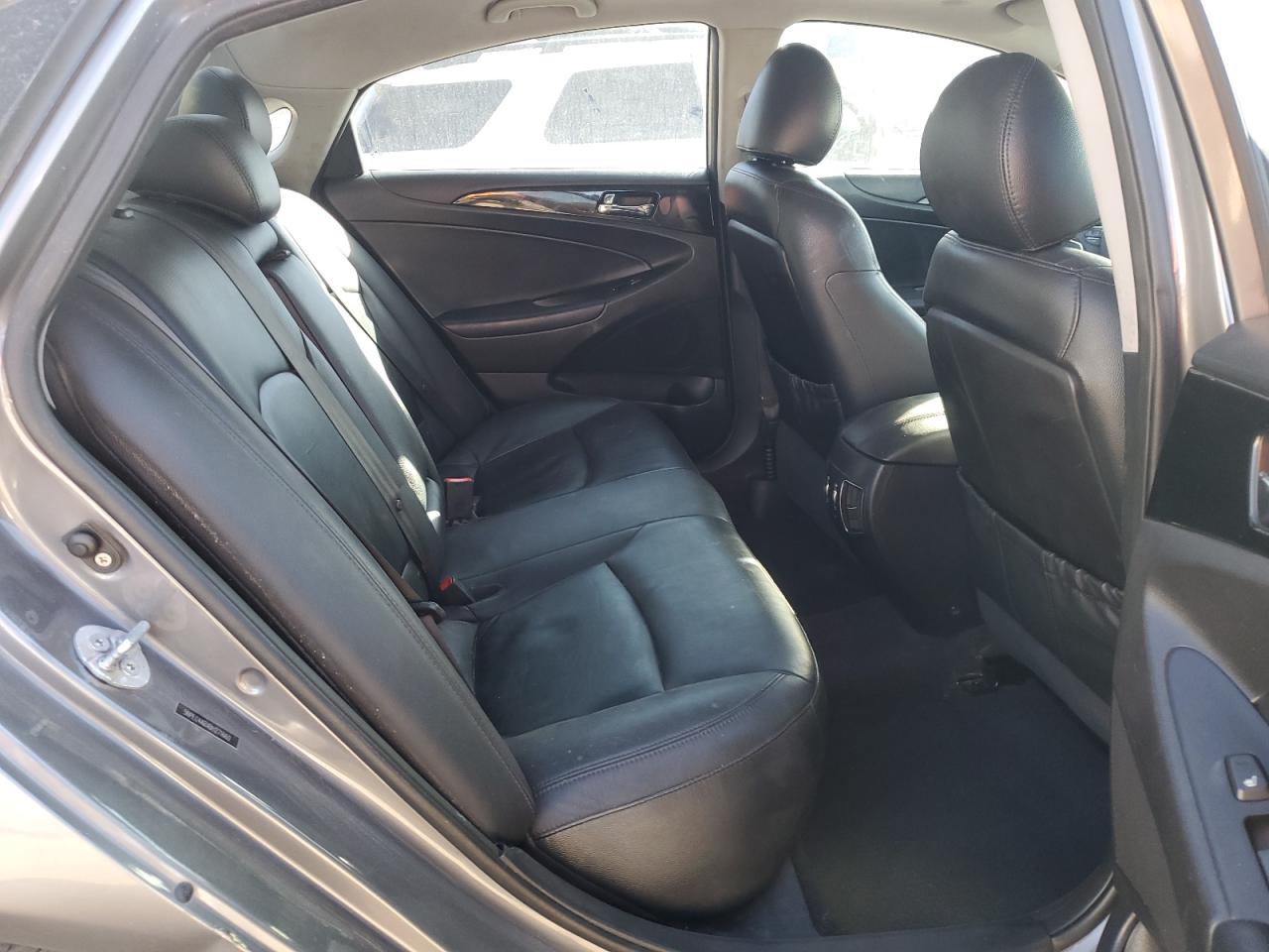 2011 Hyundai Sonata - Image 10