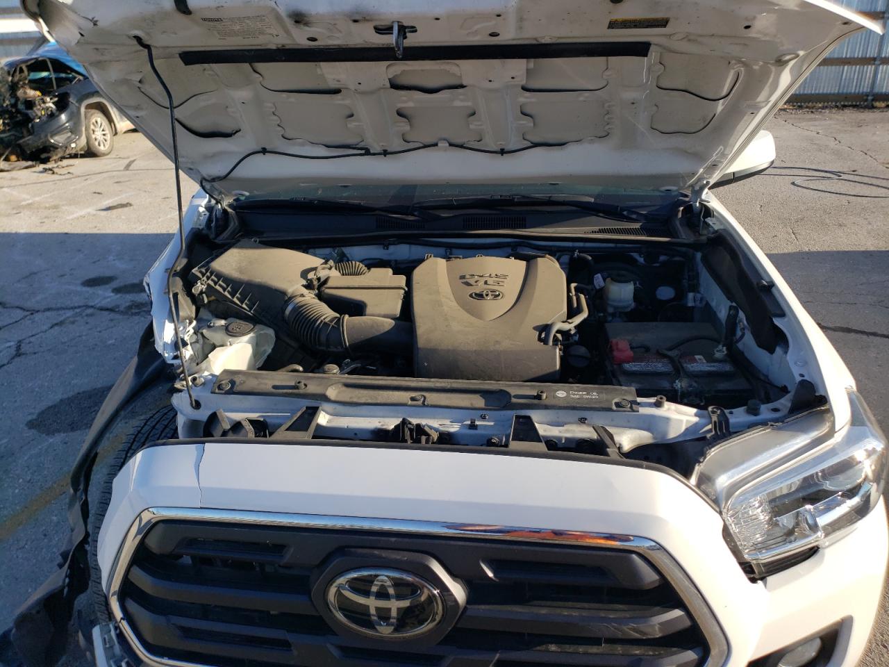 2018 Toyota Tacoma - Image 12