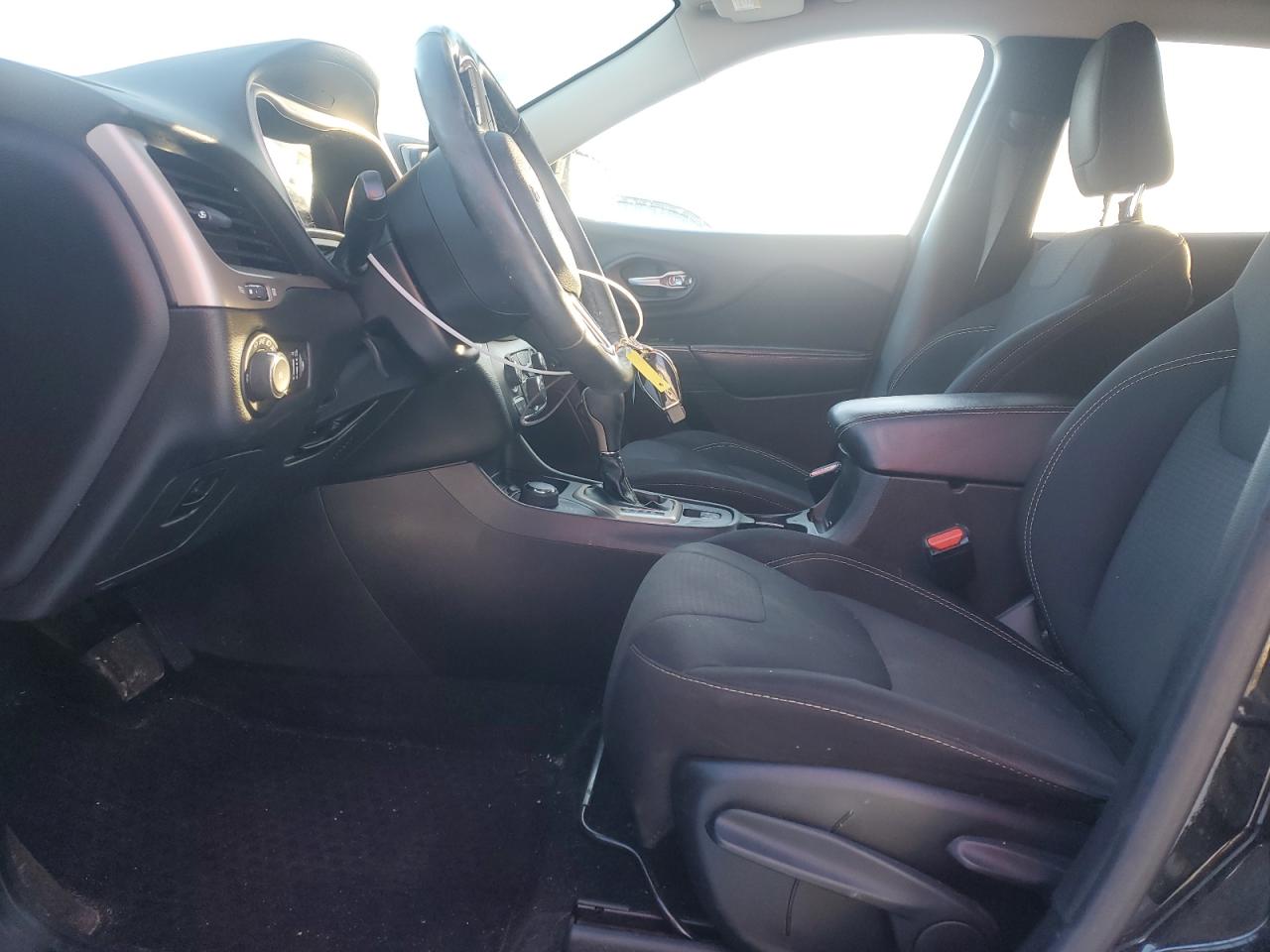 2015 Jeep Cherokee Latitude VIN: 1C4PJMCB9FW673729 Lot: 88727555