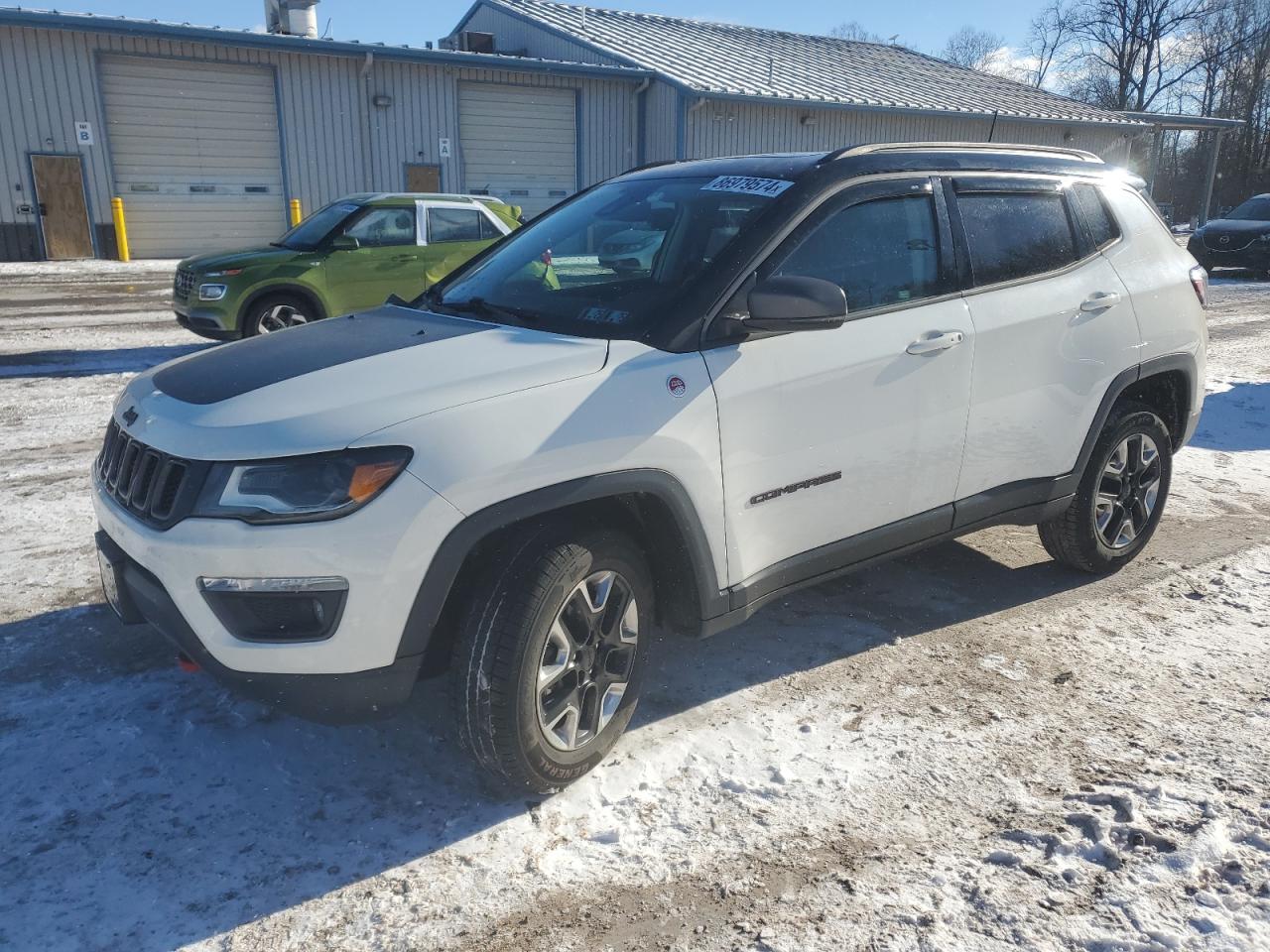 3C4NJDDB3JT163042 2018 JEEP COMPASS - Image 1