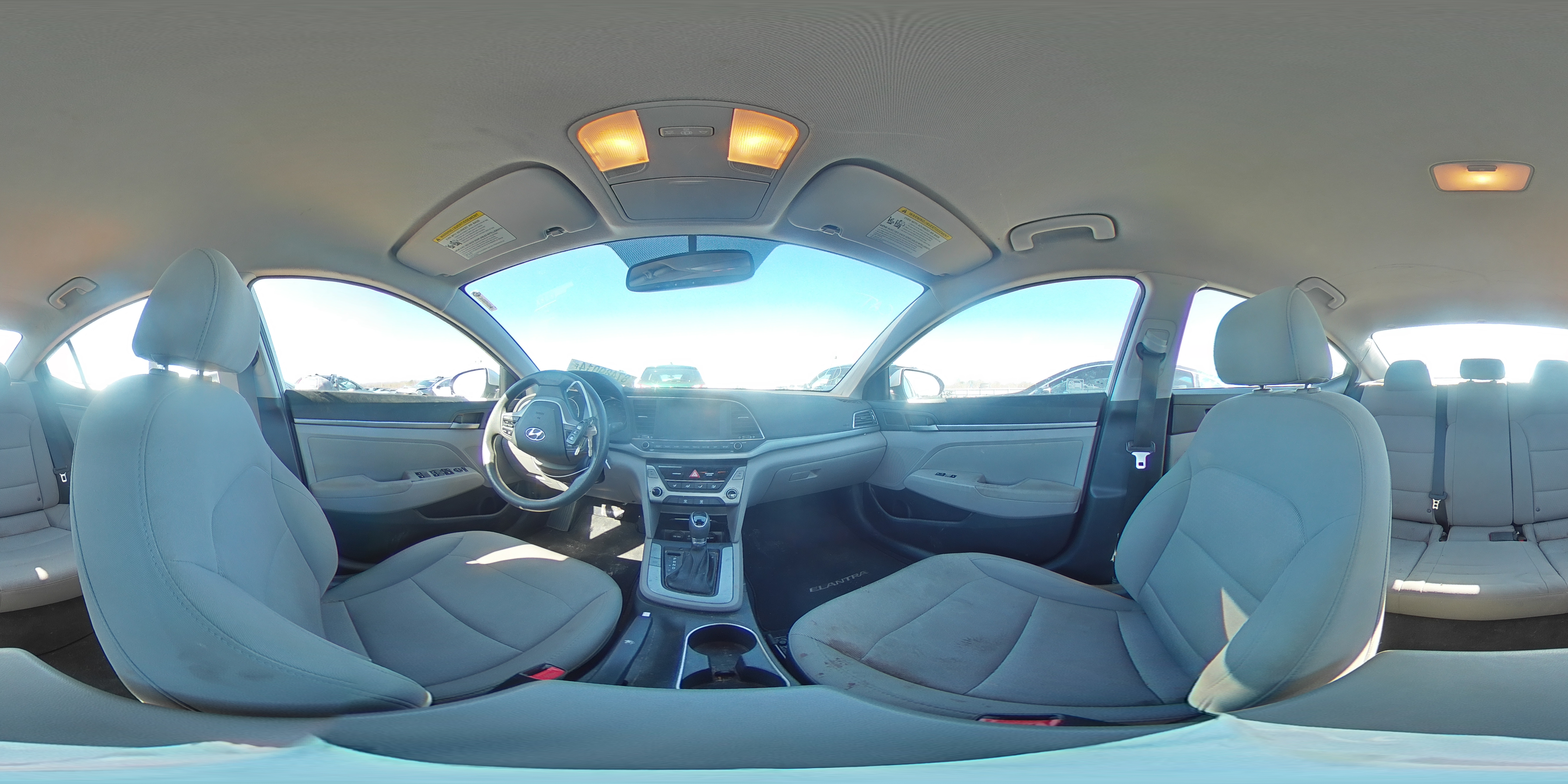 2018 Hyundai Elantra - Image 13