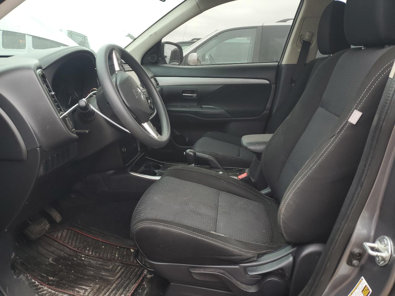 2018 Mitsubishi Outlander - Image 7