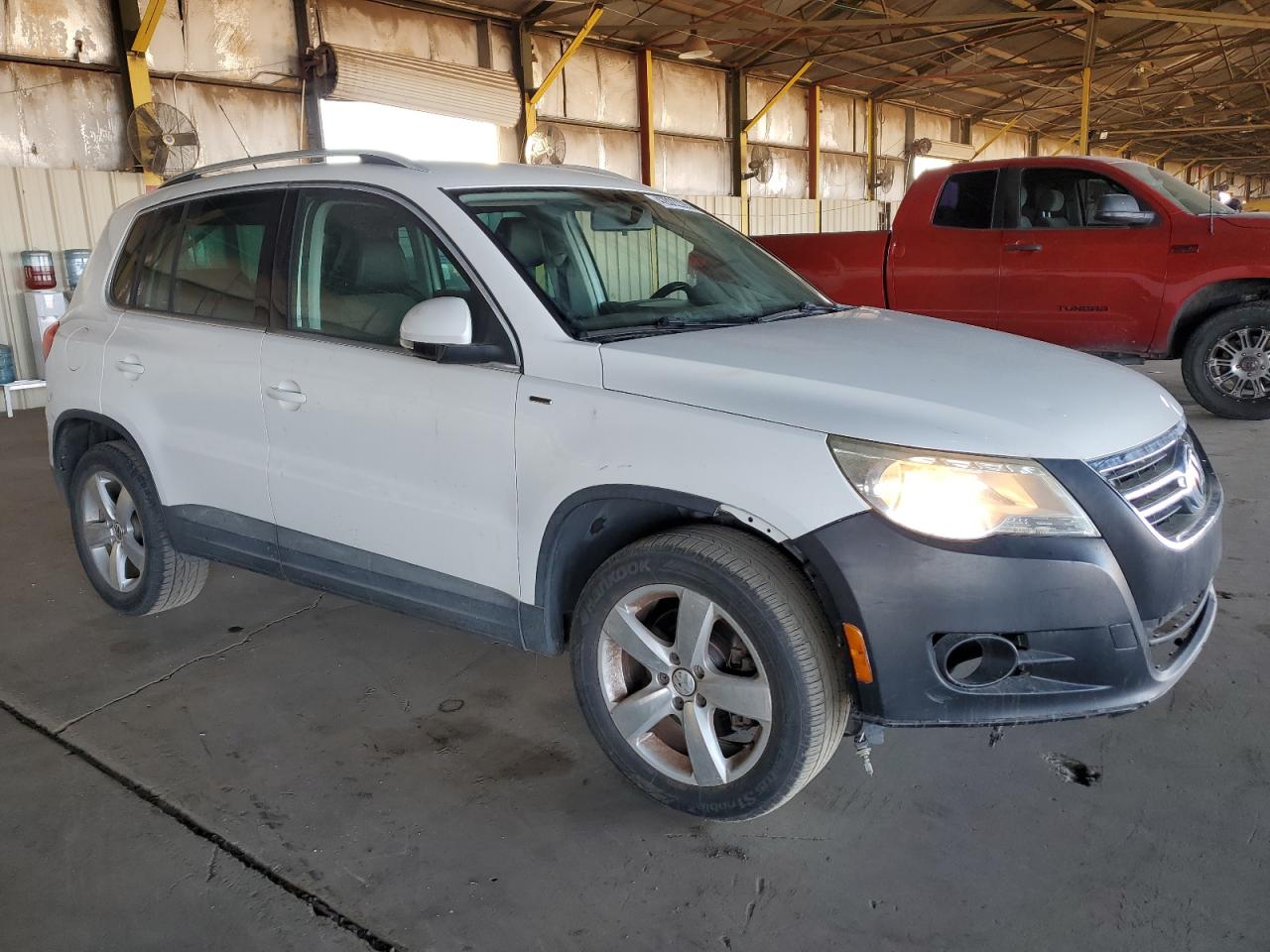 2010 Volkswagen Tiguan - Image 4