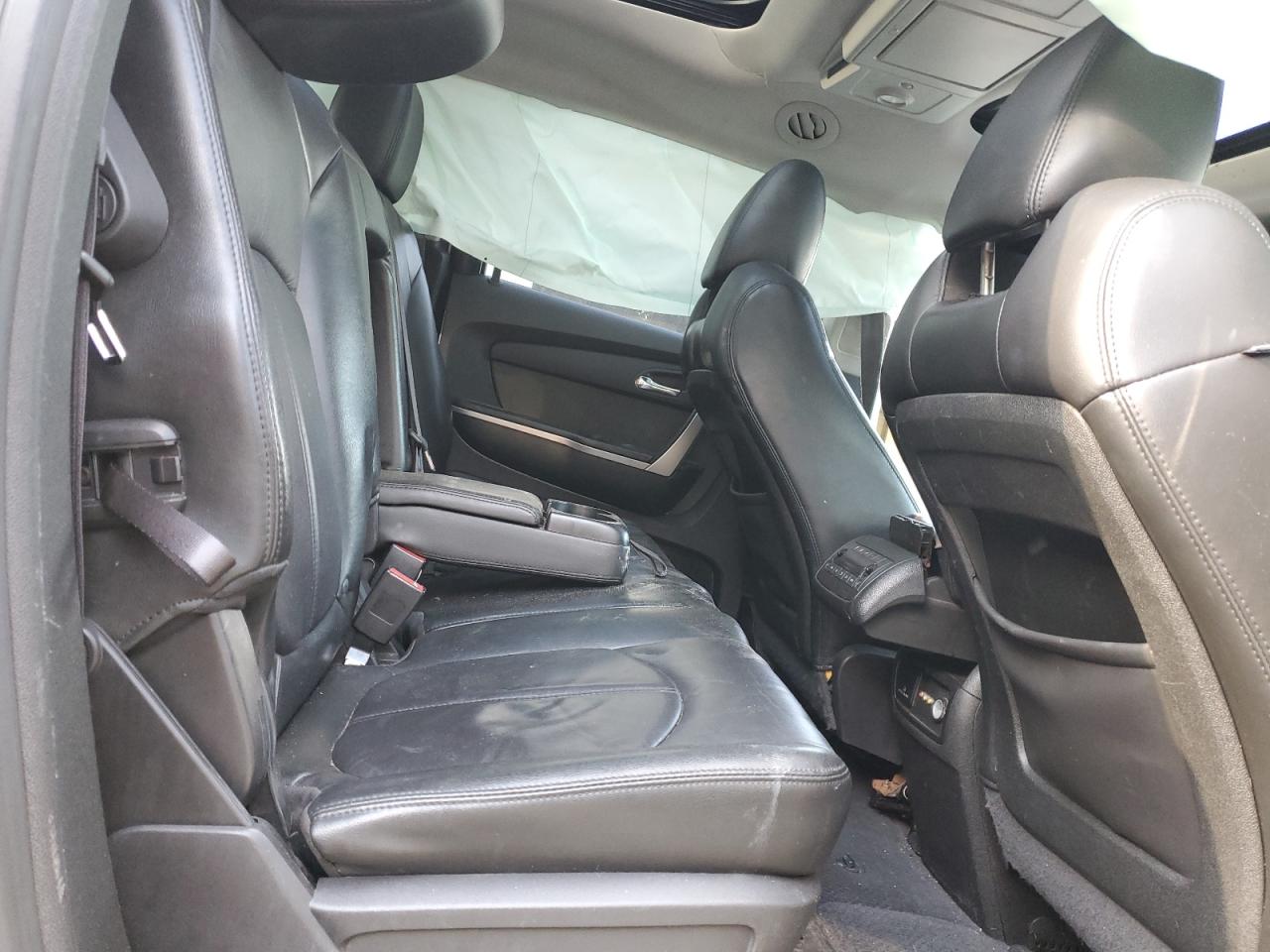2011 GMC Acadia - Image 12