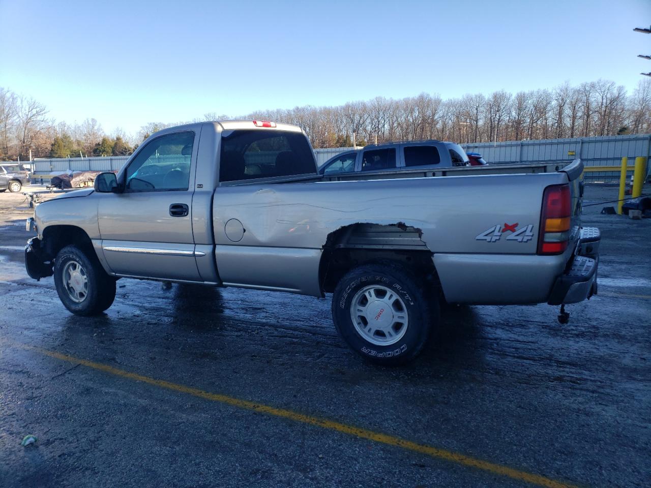 2003 GMC Sierra - Image 2