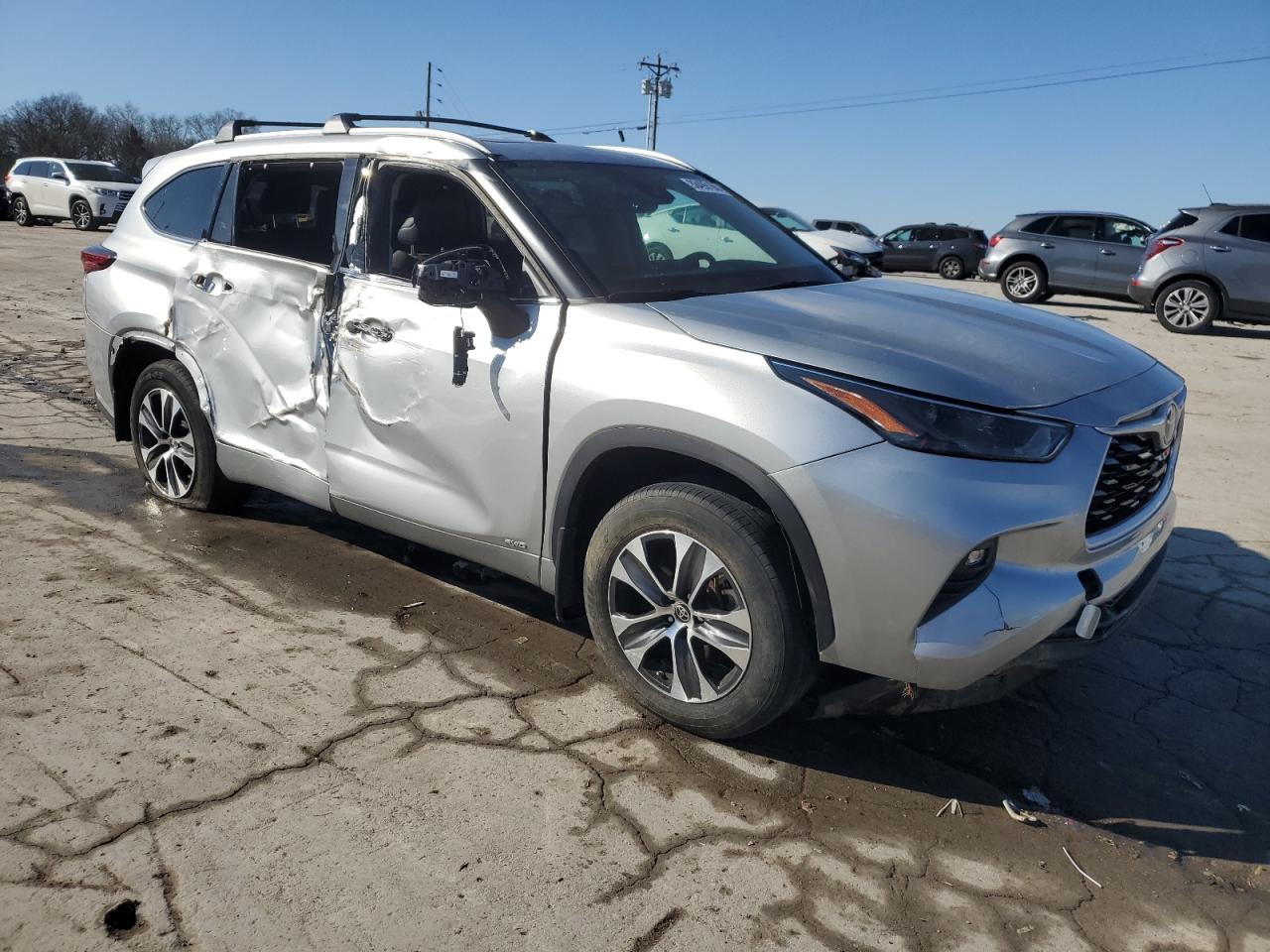 2022 Toyota Highlander - Image 4
