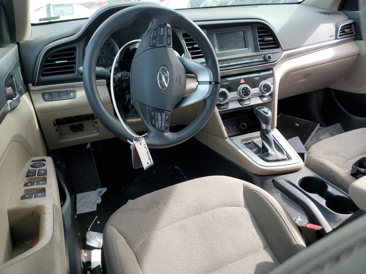 2019 Hyundai Elantra - Image 8