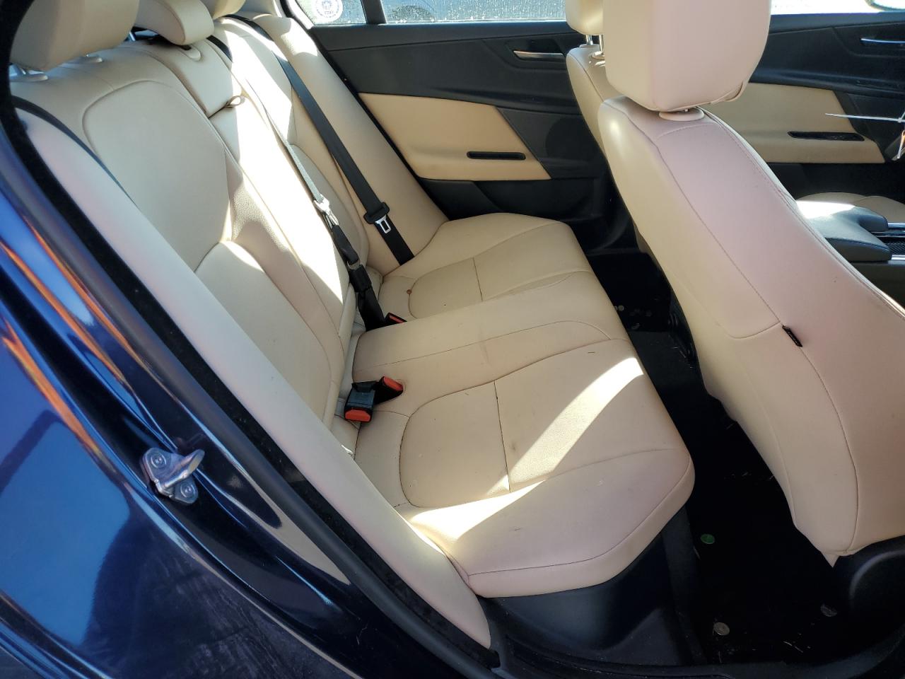 2019 Jaguar XE - Image 10