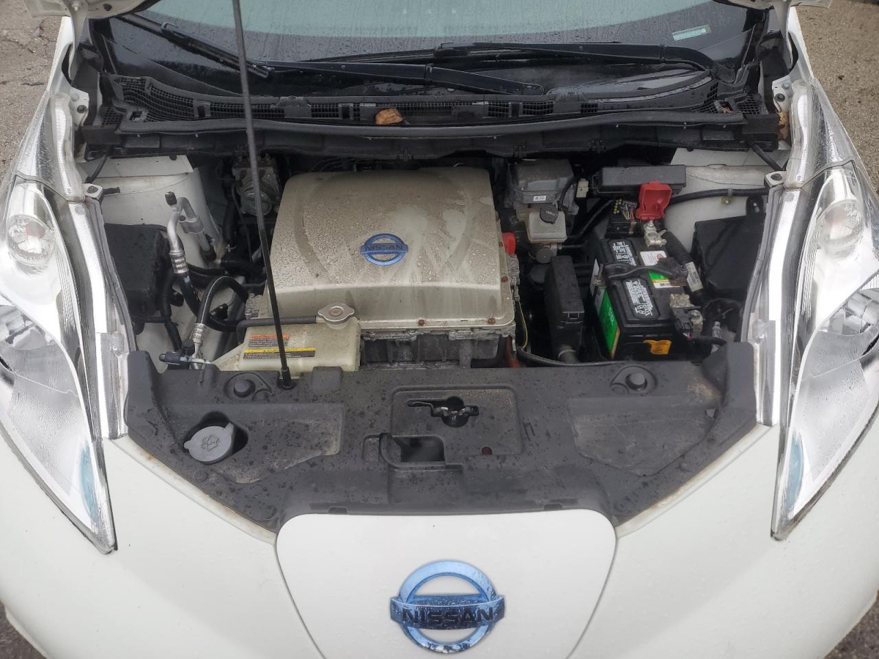 2015 Nissan Leaf - Image 11