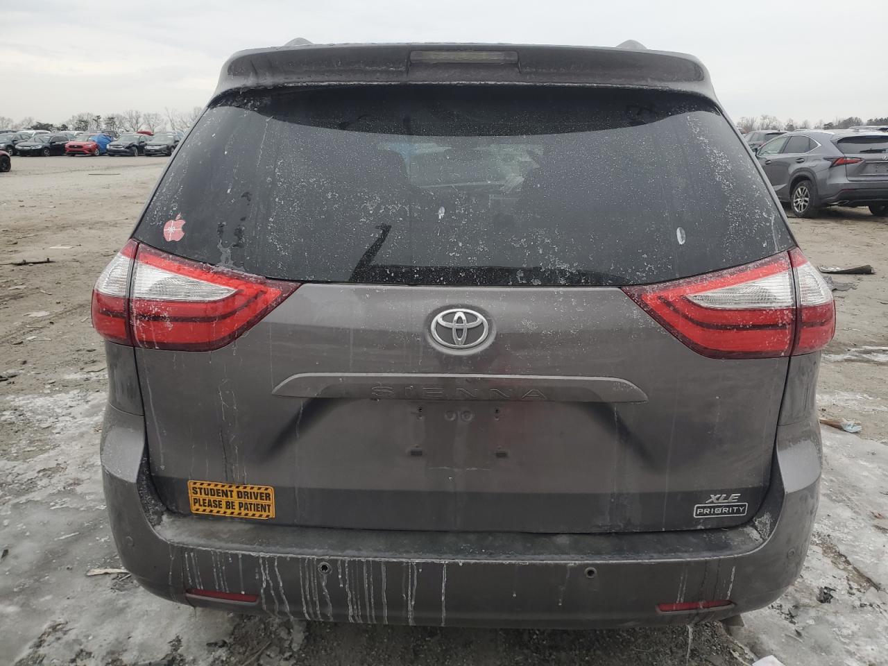 2016 Toyota Sienna - Image 6
