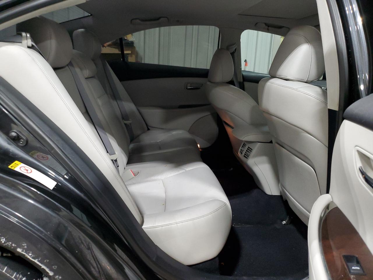 2011 Lexus ES - Image 10