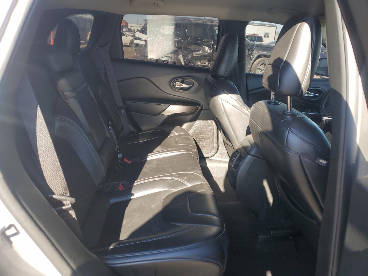 2019 Jeep Grand Cherokee - Image 11