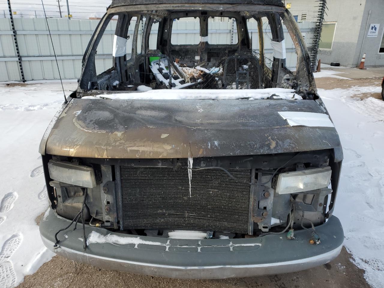 2002 Chevrolet Express - Image 12