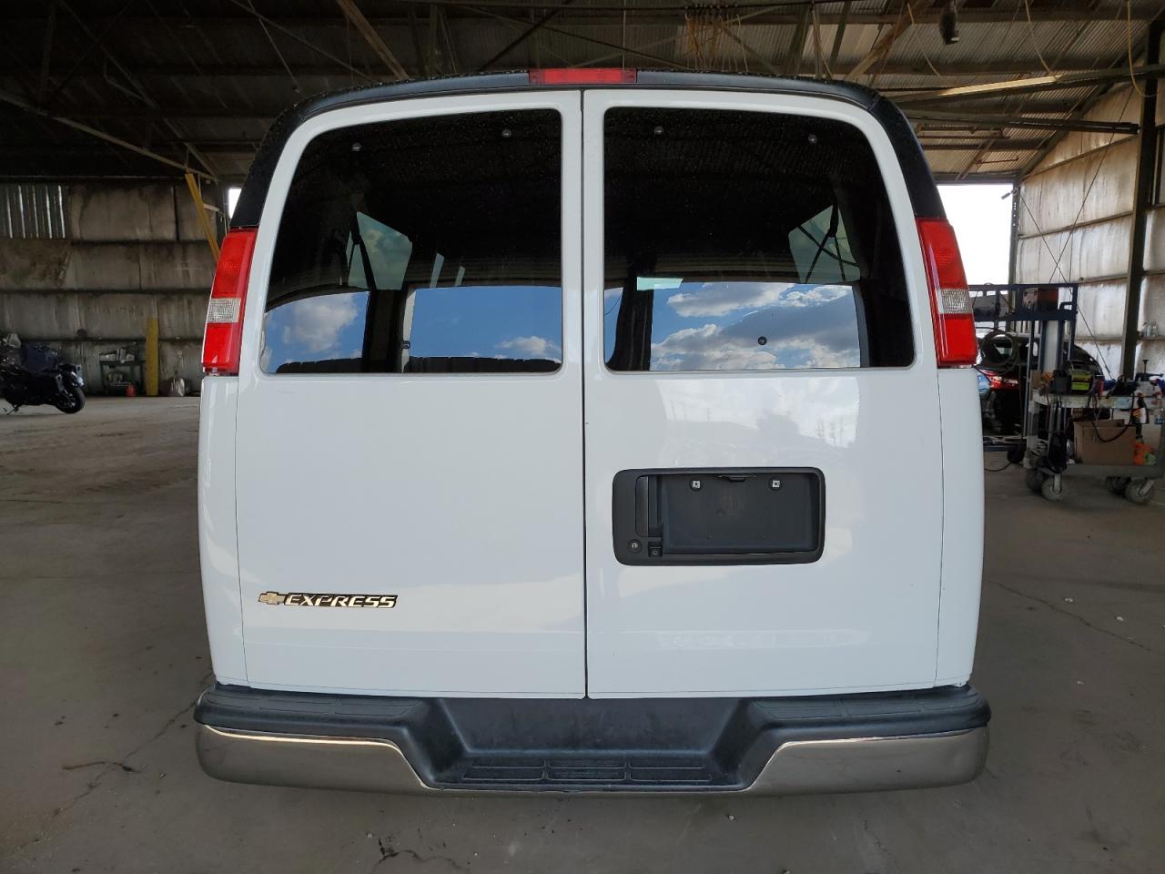 2019 Chevrolet Express - Image 6