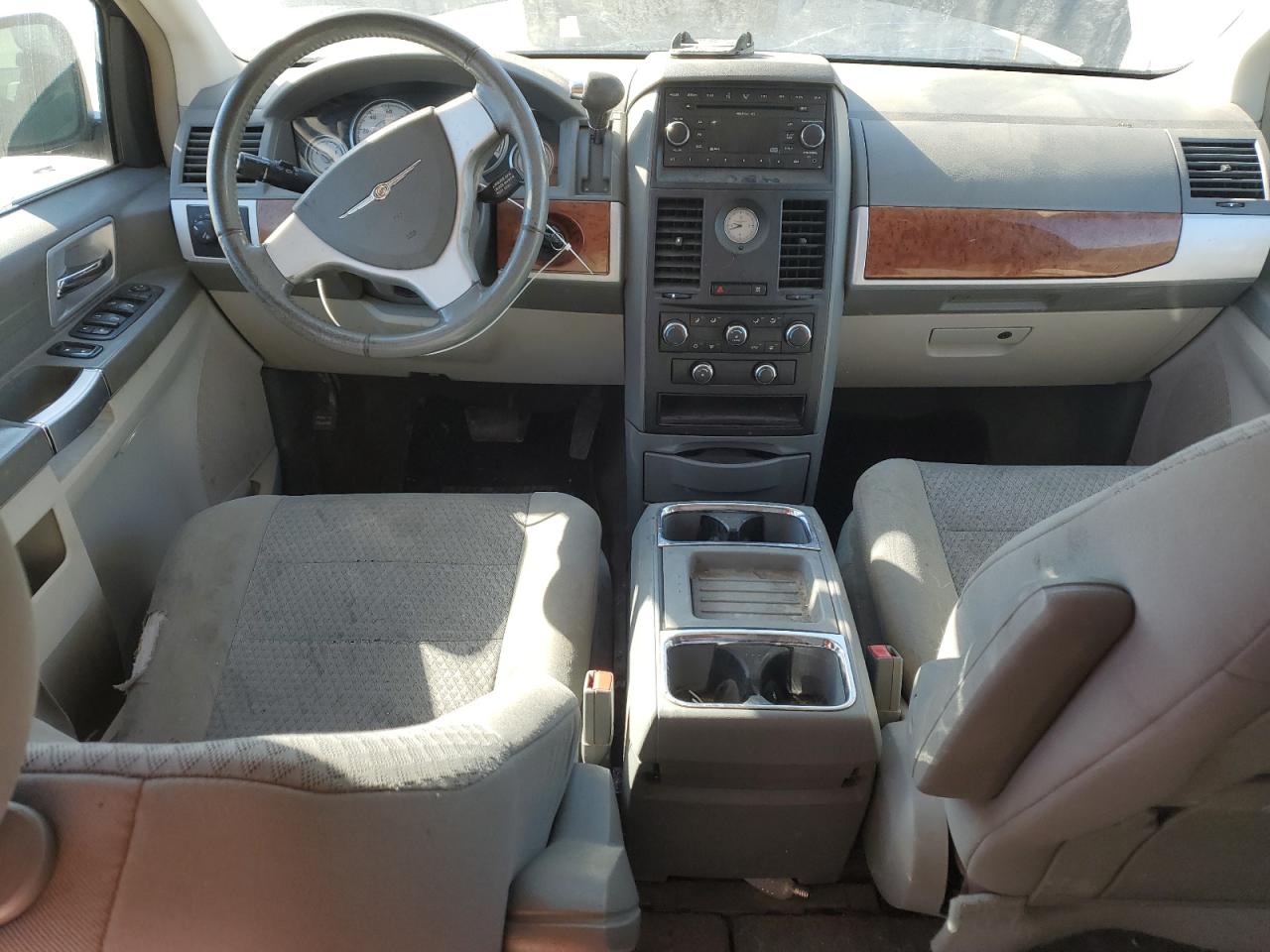 2008 Chrysler Town & Country - Image 8