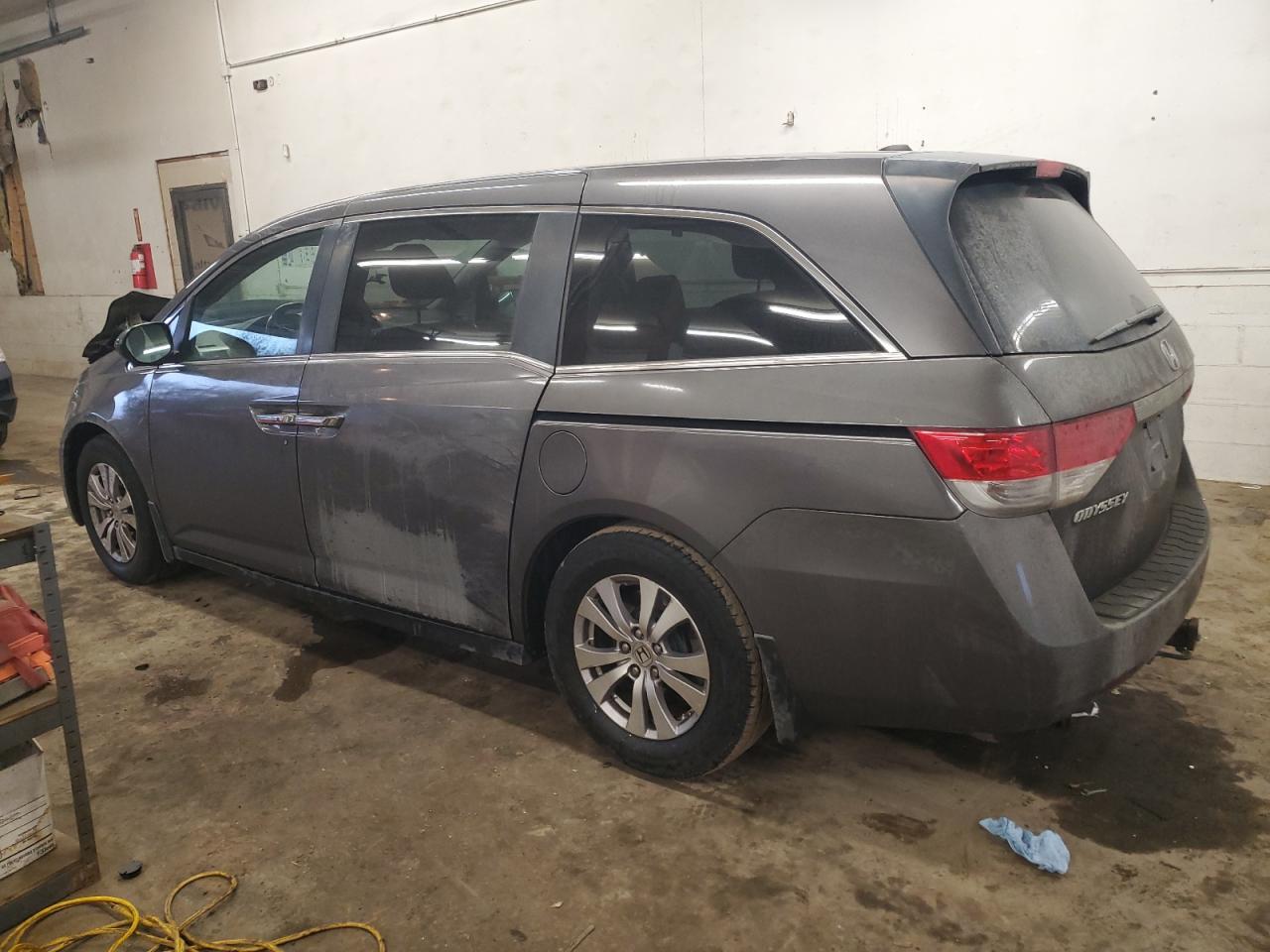 2016 Honda Odyssey - Image 2