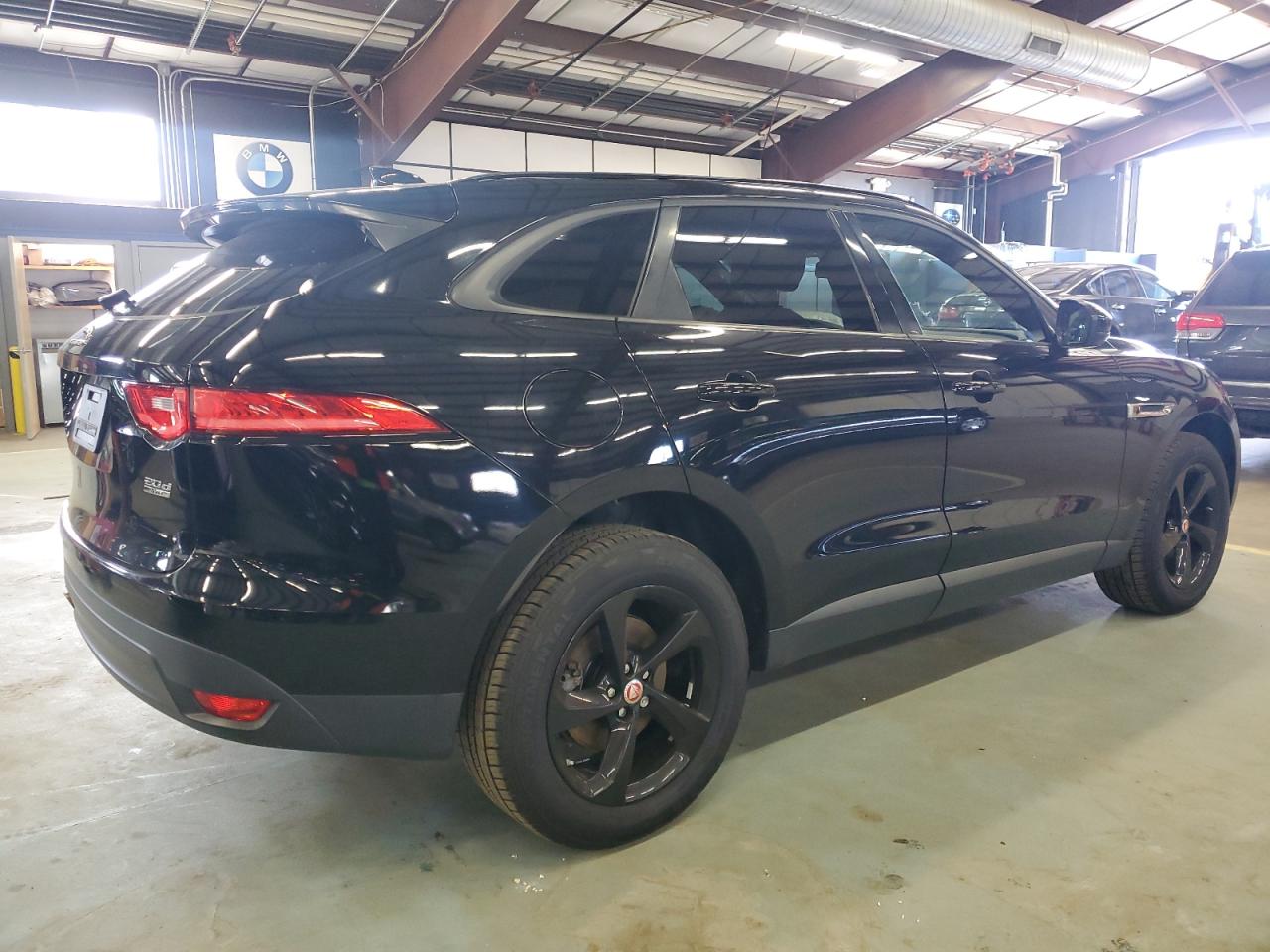 VIN SADCJ2BN5HA086303 2017 JAGUAR F-PACE no.3