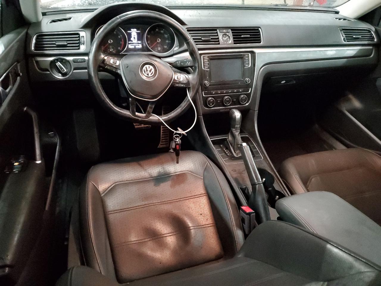 2017 Volkswagen Passat - Image 8