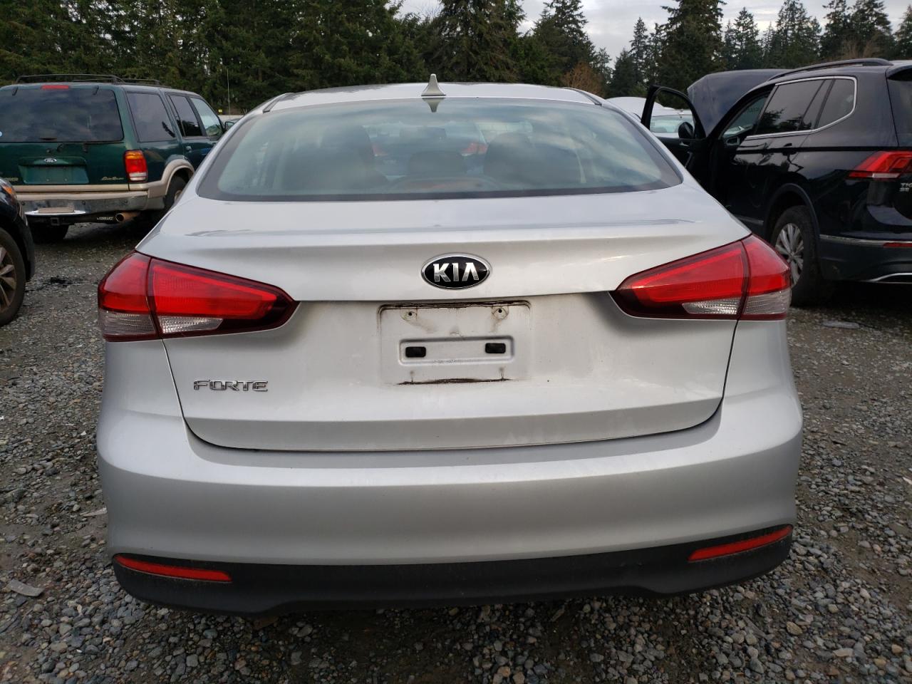 VIN 3KPFK4A74HE137680 2017 KIA FORTE no.6