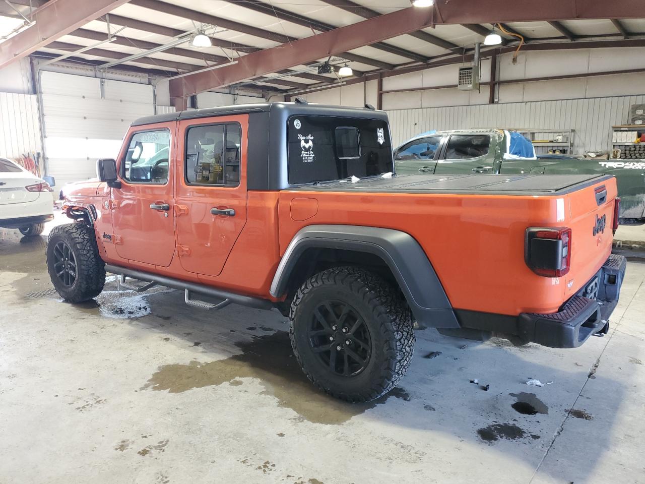 2020 Jeep Gladiator - Image 2
