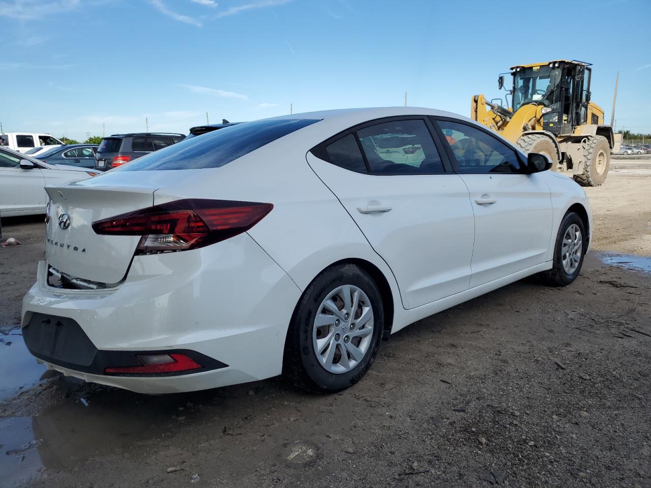 2019 Hyundai Elantra - Image 3