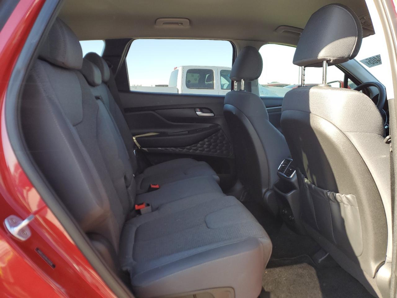 2019 Hyundai Santa Fe - Image 11