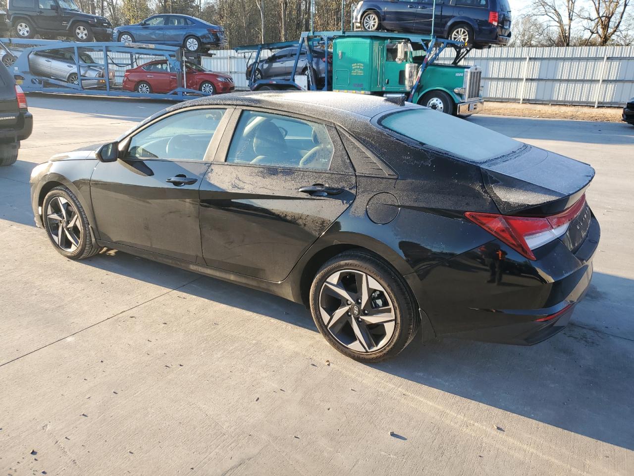 2023 Hyundai Elantra - Image 2