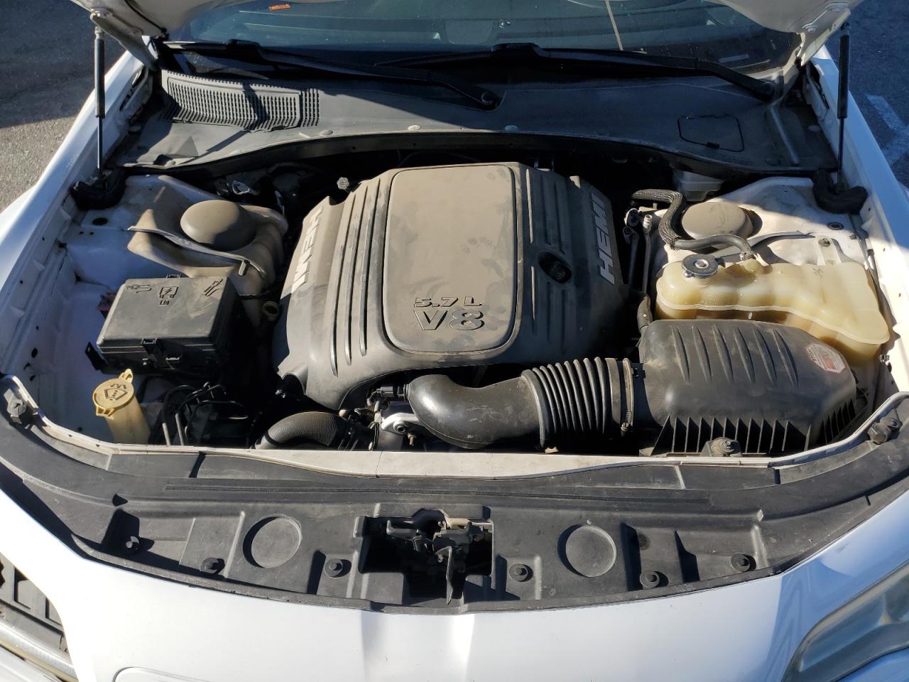 2012 Chrysler 300 - Image 11