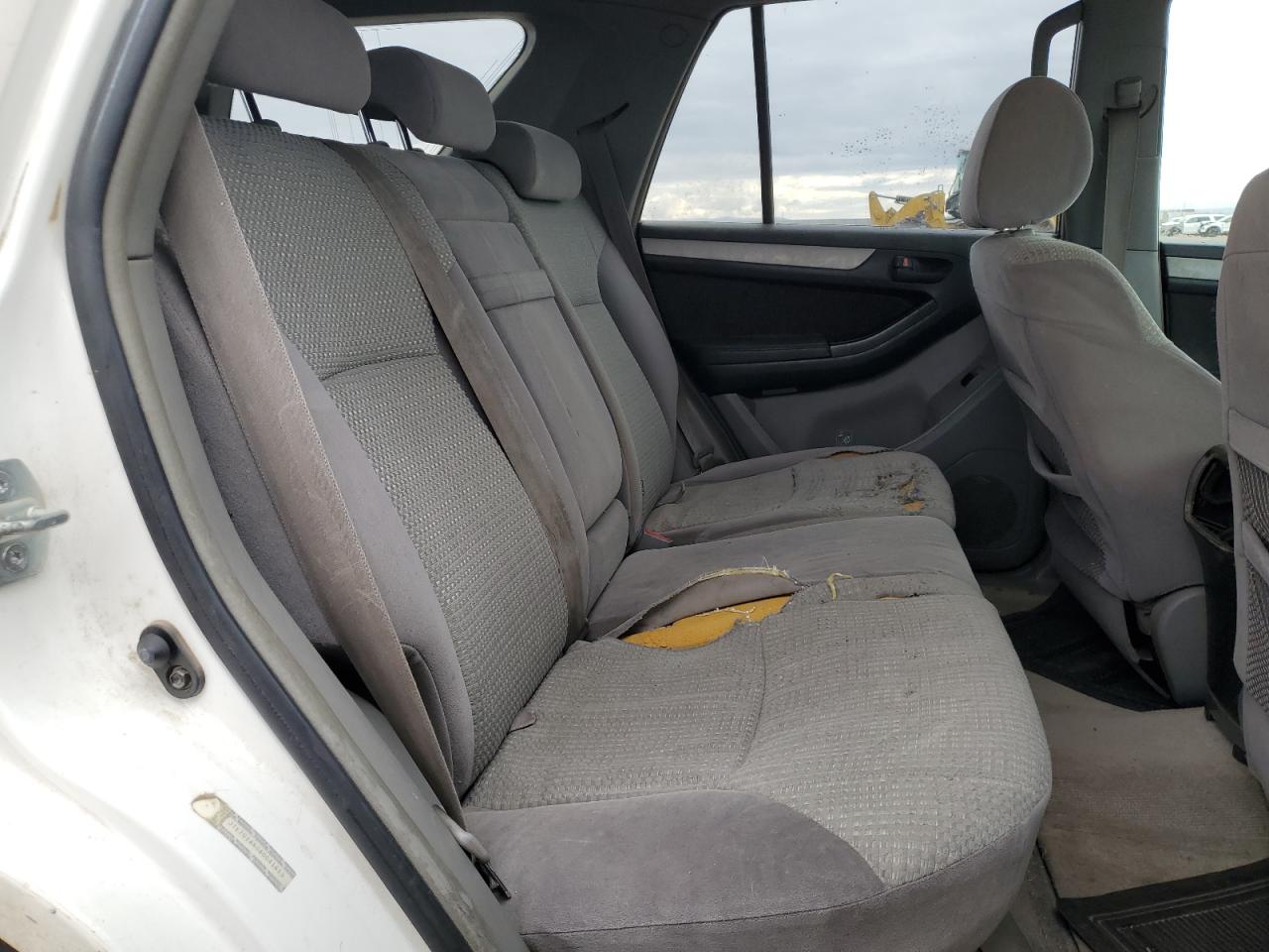 2004 Toyota 4Runner - Image 11