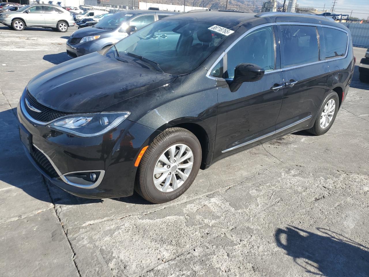 2018 Chrysler Pacifica - Image 1