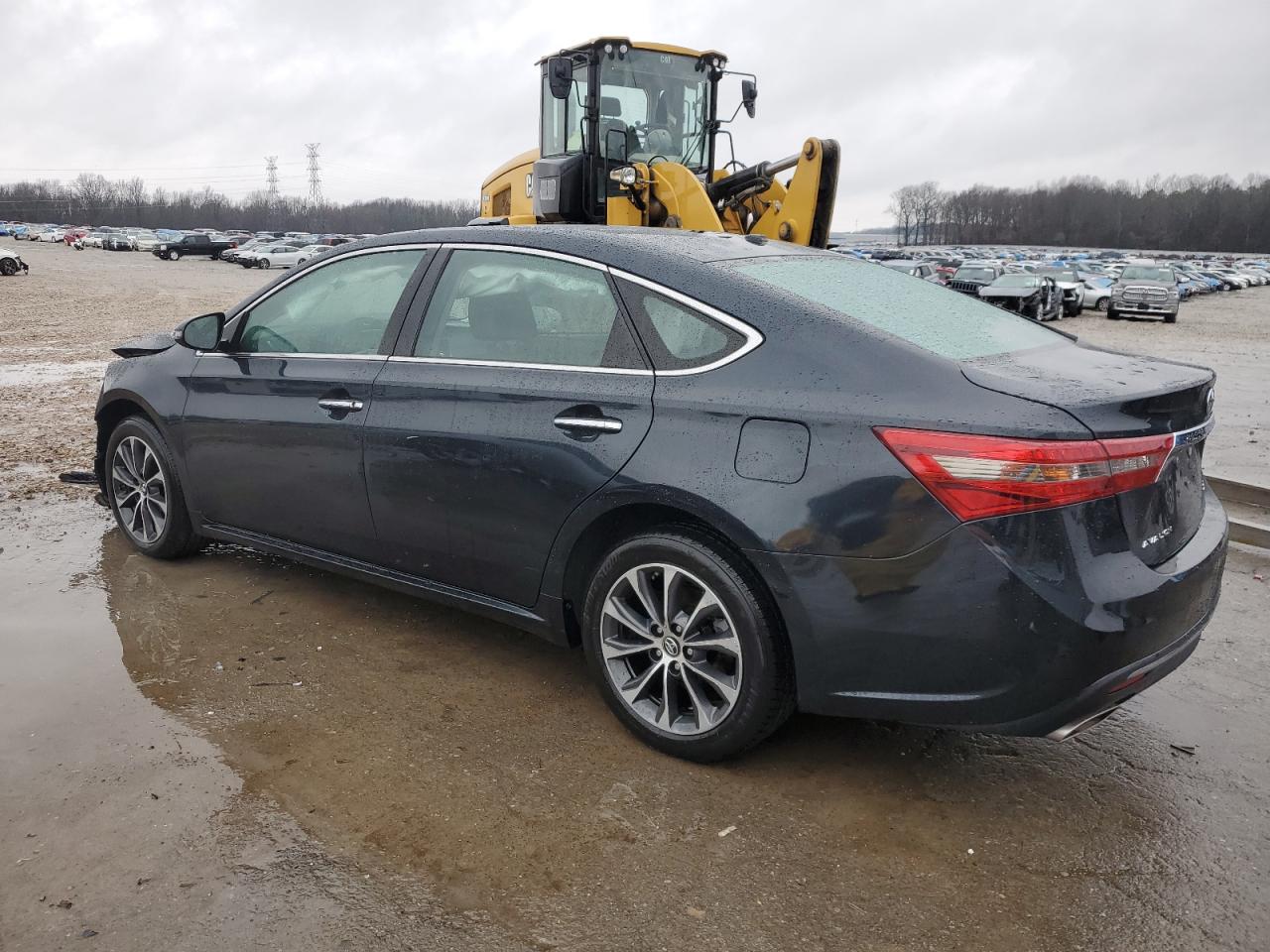 2017 Toyota Avalon - Image 2
