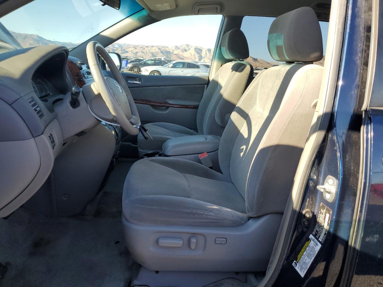 2005 Toyota Sienna - Image 7