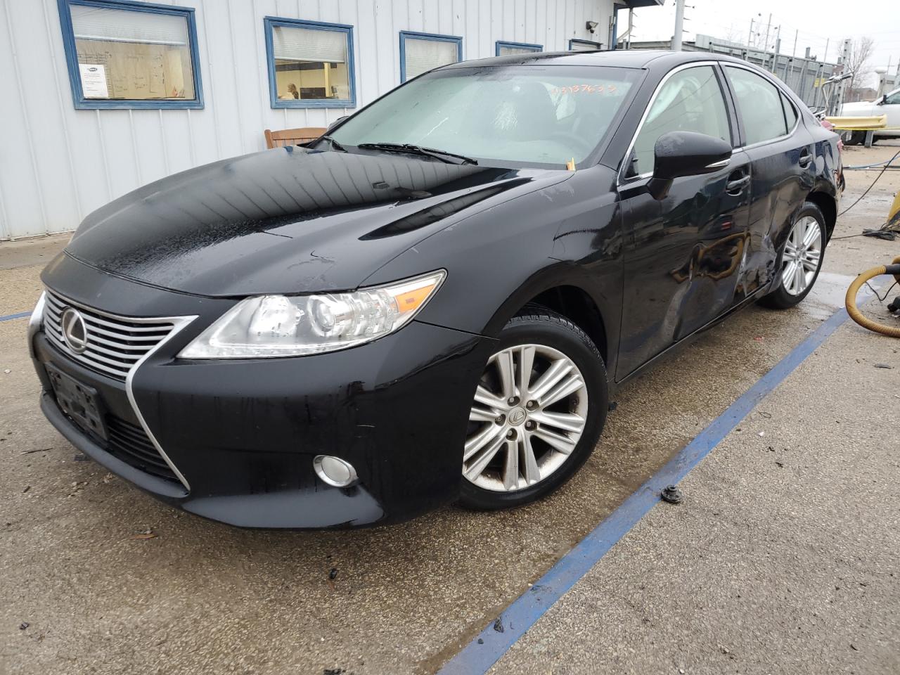 2015 Lexus ES - Image 1