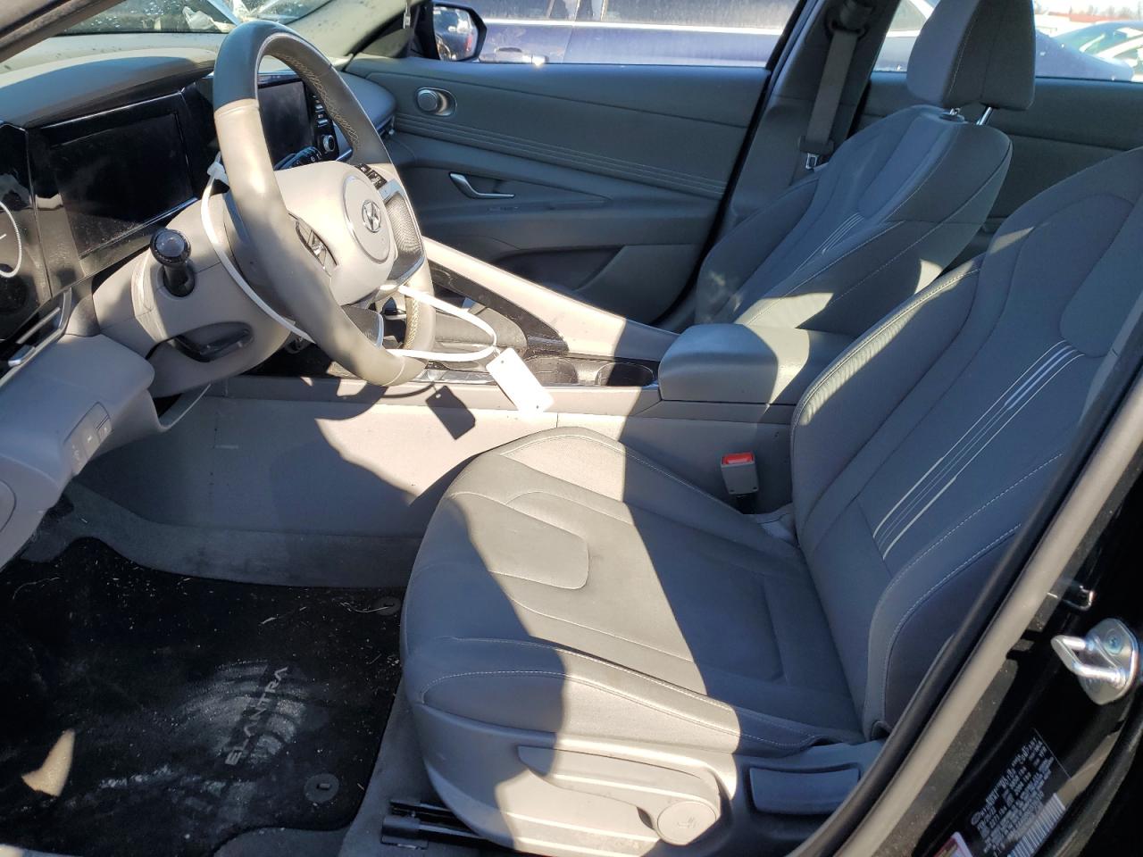 2022 Hyundai Elantra - Image 7