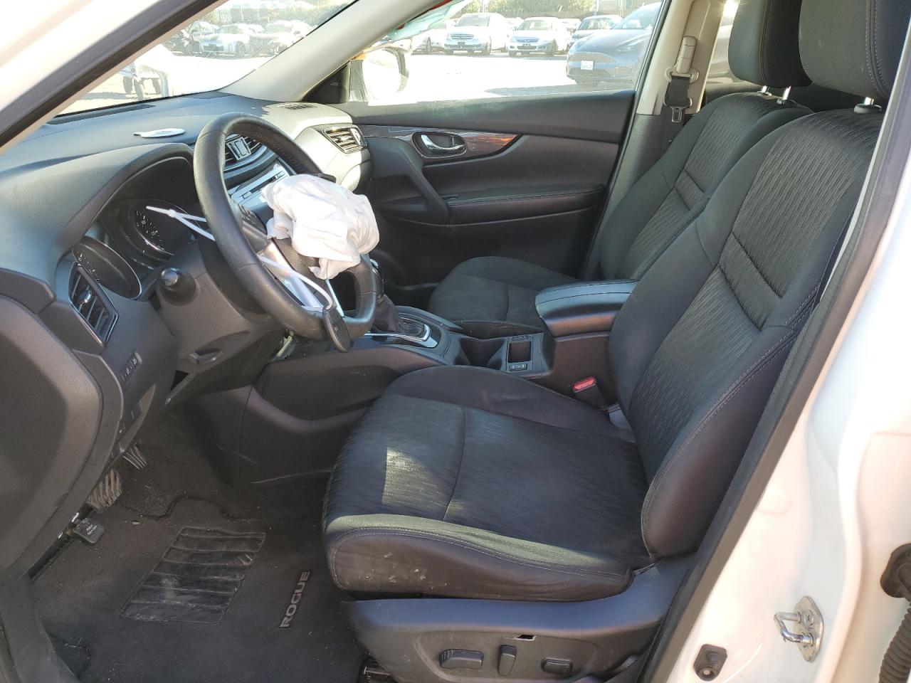 2017 Nissan Rogue - Image 7