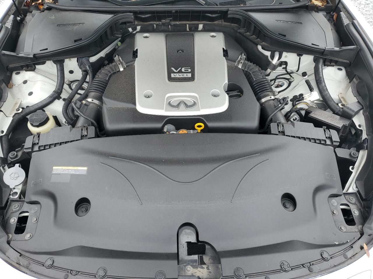 2016 Infiniti Q70 - Image 11
