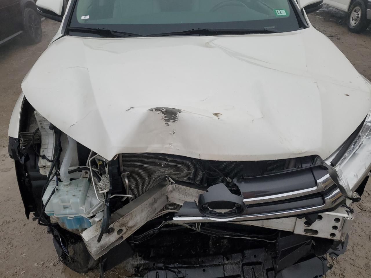 2019 Toyota Highlander - Image 13