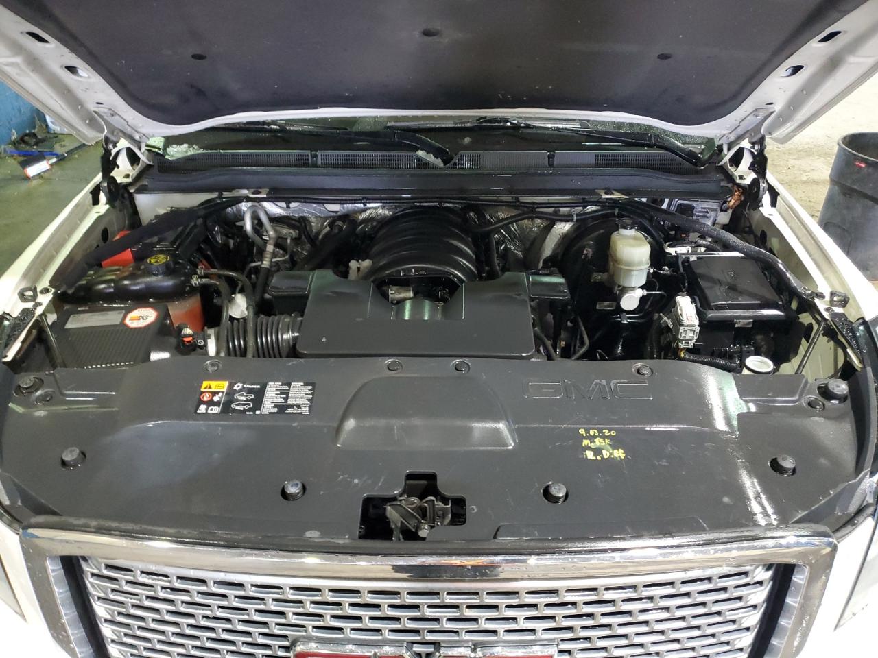2015 GMC Yukon - Image 12