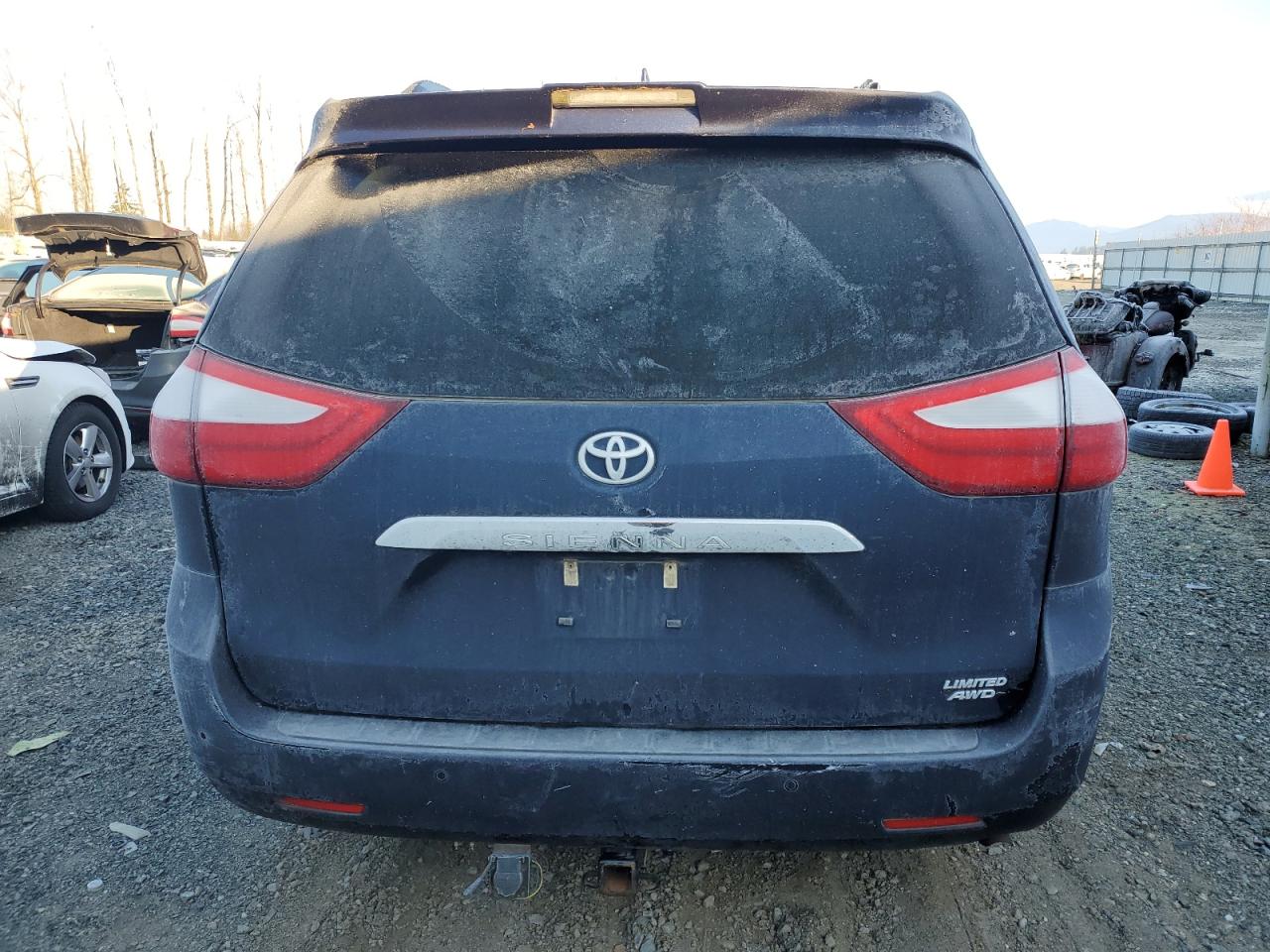 2019 Toyota Sienna - Image 6