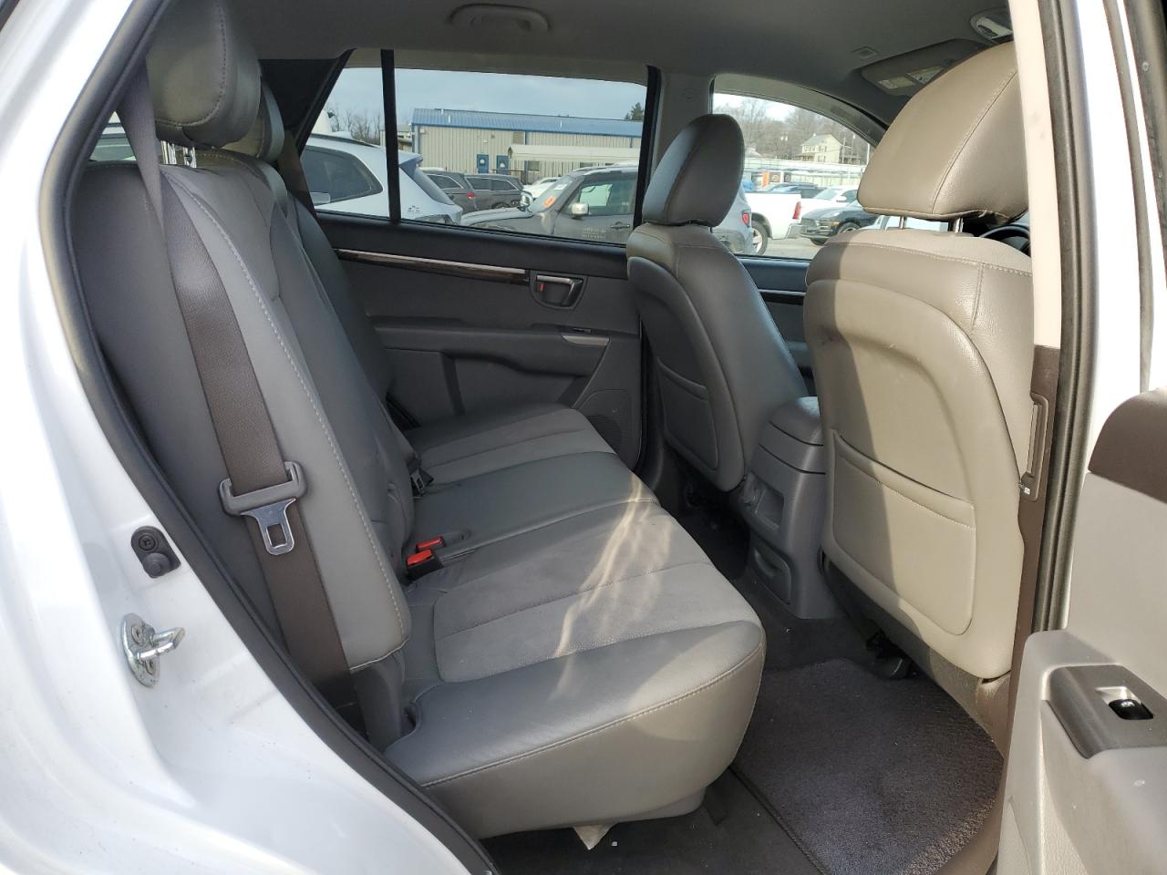 2011 Hyundai Santa Fe - Image 11